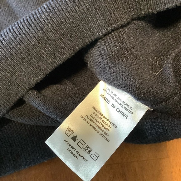 FOOTJOY Golf Leisure V-neck Sweater. Size L/XL - Picture 8 of 8